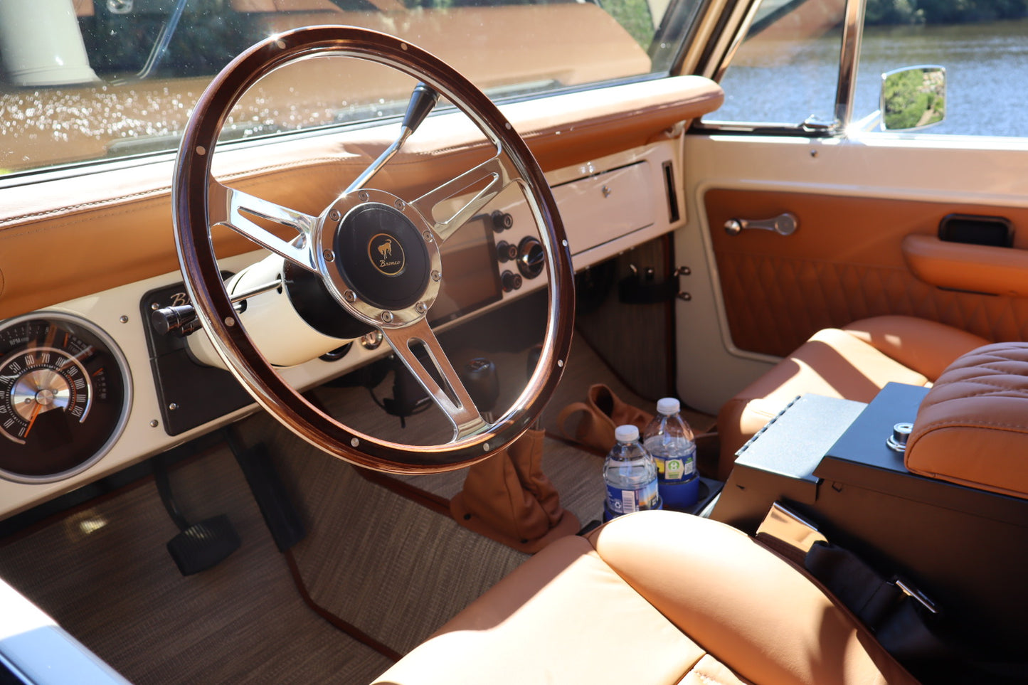 1973 Ford Bronco - Wimbledon White