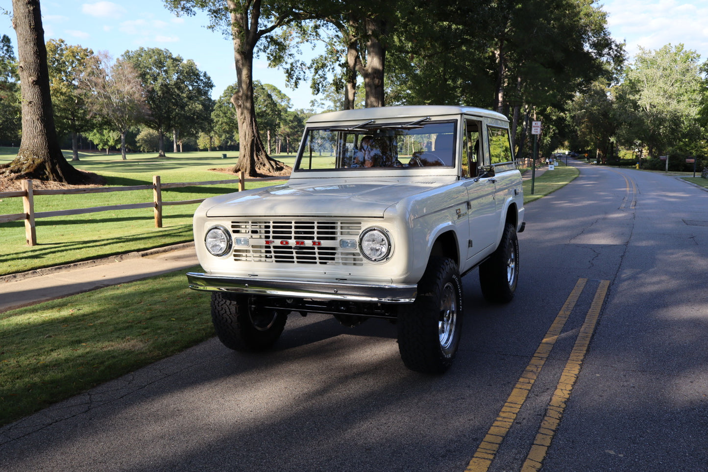 1973 Ford Bronco - Wimbledon White